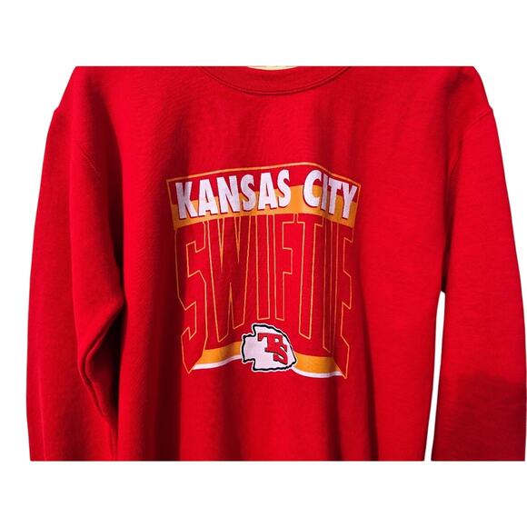Womens Kansas City Chiefs Swiftie Sweatshirt S - Picture 4 of 7